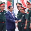 Thủ tướng Phạm Minh Chính với cán bộ, chỉ huy, chiến sỹ Binh đoàn 12 (Bộ Quốc phòng). (Ảnh: Dương Giang/TTXVN)