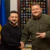 Tổng thống Ukraine Volodymyr Zelensky và ông Valery Zaluzhny tại Kiev, ngày 8/2. (Ảnh: Reuters)