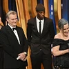 Cillian Murphy, Christopher Nolan, Charles Roven và Emma Thomas (từ trái sang) nhận giải BAFTA phim hay nhất cho phim "Oppenheimer" trên sân khấu. (Ảnh: Getty Images)