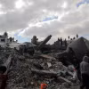Cảnh đổ nát sau cuộc không kích của Israel xuống thành phố Rafah ở Dải Gaza. (Ảnh: THX/TTXVN)