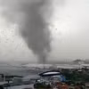 Hình ảnh ghi lại cơn lốc xoáy chưa từng có tại Indonesia. (Nguồn: Kabar-Sumedang)