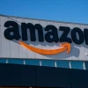 Một kho hàng của Amazon tại Westborough, Massachusetts, Mỹ. (Ảnh: AFP/TTXVN)