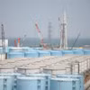 Các bể chứa nước thải nhiễm xạ tại Nhà máy Điện hạt nhân Fukushima Daiichi ở Okuma, tỉnh Fukushima, Nhật Bản. (Ảnh: Kyodo/TTXVN) 