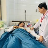 Ông N.H.Đ., 43 tuổi, trú tại Thành phố Hồ Chí Minh, bị bỏng nặng do bị người khác tẩm xăng đốt được điều trị tại bệnh viện đa khoa Thống Nhất (Đồng Nai). (Ảnh: Lê Xuân/TTXVN)