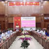 Toàn cảnh buổi làm việc của Chủ tịch Quốc hội Vương Đình Huệ với Ban Thường vụ Tỉnh ủy Hậu Giang. (Ảnh: Doãn Tấn/TTXVN) ) 