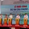 Phó Thủ tướng Trần Hồng Hà cùng lãnh đạo 2 tỉnh Bà Rịa-Vũng Tàu, Đồng Nai tiến hành nghi thức nhấn nút khởi công dự án. (Ảnh: Đoàn Mạnh Dương/TTXVN)