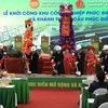 Lãnh đạo tỉnh Hải Dương và chủ đầu tư động thổ khởi công xây dựng Khu Công nghiệp Phúc Điền mở rộng. (Ảnh: Tiến Vĩnh/TTXVN)