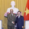 Chủ tịch nước Võ Văn Thưởng và Tổng Tham mưu trưởng, Thứ trưởng Bộ các Lực lượng Vũ trang Cách mạng Cuba Roberto Legrá Sotolongo. (Ảnh: Thống Nhất/TTXVN) 