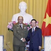Chủ tịch nước Võ Văn Thưởng và Tổng Tham mưu trưởng, Thứ trưởng Bộ các Lực lượng Vũ trang Cách mạng Cuba Roberto Legrá Sotolongo. (Ảnh: Thống Nhất/TTXVN)