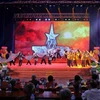 Tiết mục văn nghệ chào mừng Kỷ niệm 60 năm Chiến thắng Đầm Dơi-Cái Nước-Chà Là. (Ảnh: Huỳnh Anh/TTXVN) 