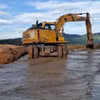 Cát được bơm lên tập kết và đưa đi tiêu thụ tại các bãi ven bờ hồ Thủy điện Ialy. (Ảnh: Hoài Nam/TTXVN)