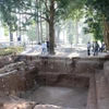 Hố khai quật tại sân Chùa Linh Sơn Cổ Tự - khu Di tích Quốc gia Đặc biệt Óc Eo-Ba Thê tại huyện Thoại Sơn, tỉnh An Giang. (Ảnh: Công Mạo/TTXVN) 