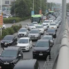 Nút giao Cổ Linh-cầu Vĩnh Tuy luôn xảy ra tình trạng ùn tắc. (Ảnh: Tuấn Anh/TTXVN)