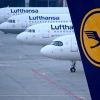 Máy bay của hãng hàng không Lufthansa tại sân bay Frankfurt, Đức. (Ảnh: AFP/TTXVN)