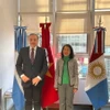 Đại sứ Việt Nam tại Argentina Ngô Minh Nguyệt (bên phải) tại buổi làm việc với Hạ nghị sỹ Juan Fernando Brugge. (Ảnh: TTXVN phát)