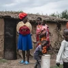 Người dân và trẻ em tại Narok, Kenya. (Ảnh: THX/TTXVN)
