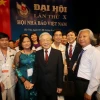Tổng Bí thư Nguyễn Phú Trọng với đại biểu dự Đại hội đại biểu toàn quốc Hội Nhà báo Việt Nam lần thứ X, nhiệm kỳ 2015-2020. (Ảnh: Trí Dũng/TTXVN)