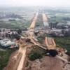 Thi công tuyến đường Vành đai 4-Vùng Thủ đô, đoạn giao với Quốc lộ 6, thuộc địa phận phường Yên Nghĩa, quận Hà Đông (Hà Nội). (Ảnh: Huy Hùng/TTXVN)