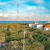 Cùng với màu xanh trời và biển, màu xanh của cây cối trên đảo Trường Sa lớn đang giúp khí hậu nơi đây trở nên thân thiện với con người hơn. (Ảnh: Hoàng Hiếu/TTXVN)