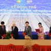Phó Thủ tướng Trần Hồng Hà và các đại biểu thực hiện nghi thức động thổ công trình Đường cao tốc Thành phố Hồ Chí Minh-Thủ Dầu Một-Chơn Thành, đoạn qua tỉnh Bình Phước. (Ảnh: Nhật Bình/ TTXVN)