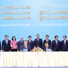 Chủ tịch nước Tô Lâm chứng kiến Lễ ký kết các biên bản thỏa thuận giữa Vietnam Airlines với các đối tác tại Campuchia. (Ảnh: Nhan Sáng/TTXVN)