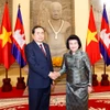 Chủ tịch Quốc hội Campuchia Samdech Khuon Sudary đón Chủ tịch Quốc hội Trần Thanh Mẫn. (Ảnh: Doãn Tấn/TTXVN)