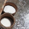 Muối kết tinh trên đá . (Ảnh: Phạm Cường/TTXVN)