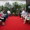 Chủ tịch Cuba Miguel Díaz-Canel tiếp ông Trần Thanh Tú, Chủ tịch sáng lập Công ty cổ phần đầu tư và thương mại Thái Bình tại La Habana. (Ảnh: Mai Phương/TTXVN)