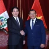Chủ tịch nước Lương Cường hội kiến Chủ tịch Quốc hội Peru Eduardo Salhuana. (Ảnh: Lâm Khánh/TTXVN)