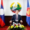 Phó Thủ tướng, Bộ trưởng Bộ Ngoại Giao Lào Saleumxay Kommasith chủ trì họp báo. (Ảnh: Phạm Kiên/TTXVN)