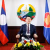 Phó Thủ tướng, Bộ trưởng Bộ Ngoại Giao Lào Saleumxay Kommasith chủ trì họp báo. (Ảnh: Phạm Kiên/TTXVN)