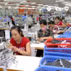 Dây chuyền sản xuất hàng may mặc xuất khẩu của Công TNHH Thời trang STAR, vốn đầu tư của Singapore, tại Khu công nghiệp Phú Nghĩa (huyện Chương Mỹ, Hà Nội). (Ảnh: Danh Lam/TTXVN)