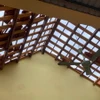 Nhiều ngôi nhà bị tốc hết mái ngói. (Ảnh: TTXVN phát)