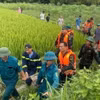 Lực lượng cứu hộ đã tìm được 2 thi thể: N.H.V (22 tuổi) và N.K.L (20 tuổi) bị lũ ống cuốn trôi tại xã Đạo Trù huyện Tam Đảo. (Ảnh: TTXVN phát)