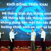 Phó Chủ tịch Ủy ban Nhân dân tỉnh Yên Bái Ngô Hạnh Phúc cùng các đại biểu khởi động, triển khai các tiện ích giáo dục thông minh, không dùng tiền mặt cho các đối tượng chính sách trên địa bàn tỉnh. (Ảnh: TTXVN phát)
