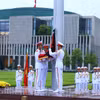 Lễ thượng cờ rủ Quốc tang. (Ảnh: Minh Quyết/TTXVN)