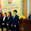 Lễ kết nạp Đảng viên tại doanh nghiệp ngoài khu vực Nhà nước tại Thị xã Hương Thủy, tỉnh Thừa Thiên-Huế. (Ảnh: TTXVN phát)