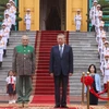 Chủ tịch nước Tô Lâm và Tổng thống Timor-Leste Jose Ramos-Horta trên bục danh dự, nghe quân nhạc cử Quốc thiều hai nước. (Ảnh: Lâm Khánh/TTXVN)