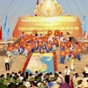Quang cảnh Lễ thượng cờ “Thống nhất non sông” tại Kỳ đài ở khu Di tích quốc gia đặc biệt Đôi bờ Hiền Lương-Bến Hải. (Ảnh: Nguyên Linh/TTXVN)