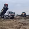 Công ty trách nhiệm hữu hạn Long Sơn thi công các hạng mục bến số 3. (Ảnh: TTXVN phát)