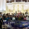 Đoàn du khách trải nghiệm tour “Quận 1 - Sắc màu đêm” tại Thành phố Hồ Chí Minh. (Ảnh: Mỹ Phương/TTXVN)