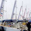 Các đội chuẩn bị các điều kiện lên thuyền rời Hạ Long tham gia chặng đua mới của Clipper Race. (Ảnh: Thanh Vân/TTXVN)