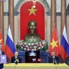 Chủ tịch nước Tô Lâm và Tổng thống Liên bang Nga Vladimir Putin chứng kiến trao các văn kiện đã ký kết giữa hai nước. (Ảnh: Nhan Sáng/TTXVN)