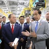 Tổng thống Indonesia Joko Widodo thăm nhà máy VinFast Hải Phòng. (Ảnh: Hoàng Ngọc/TTXVN)