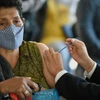 Nhân viên y tế tiêm vaccine ngừa COVID-19 tại Mexico City, Mexico. (Ảnh: AFP/TTXVN)