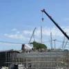 Công trường cầu vượt khu vực trước Nhà ga T3 sân bay Tân Sơn Nhất được đẩy nhanh tiến độ. (Ảnh: Tiến Lực/TTXVN)