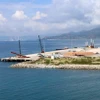 Cảng biển tổng hợp Cà Ná (huyện Thuận Nam) đưa vào hoạt động sẽ tiếp nhận nhiều tàu trọng tải lớn cập cảng, trung chuyển hàng hóa về các tỉnh thành khu vực Nam Trung Bộ và Tây Nguyên. (Ảnh: Công Thử/TTXVN)