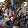 Cứu hộ tại một vụ sập nhà ở Sierra Leone. (Nguồn: AFP)