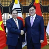 Thủ tướng Phạm Minh Chính hội kiến Chủ tịch Quốc hội Hàn Quốc Woo Won-shik. (Ảnh: Dương Giang/TTXVN)
