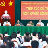 Thủ tướng Phạm Minh Chính và Đoàn Đại biểu Quốc hội thành phố Cần Thơ tiếp xúc cử tri quận Ô Môn. (Ảnh: Dương Giang/TTXVN)